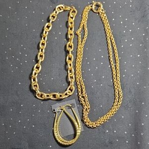 Chic Gold Jewelry Set with Necklace and Earrings